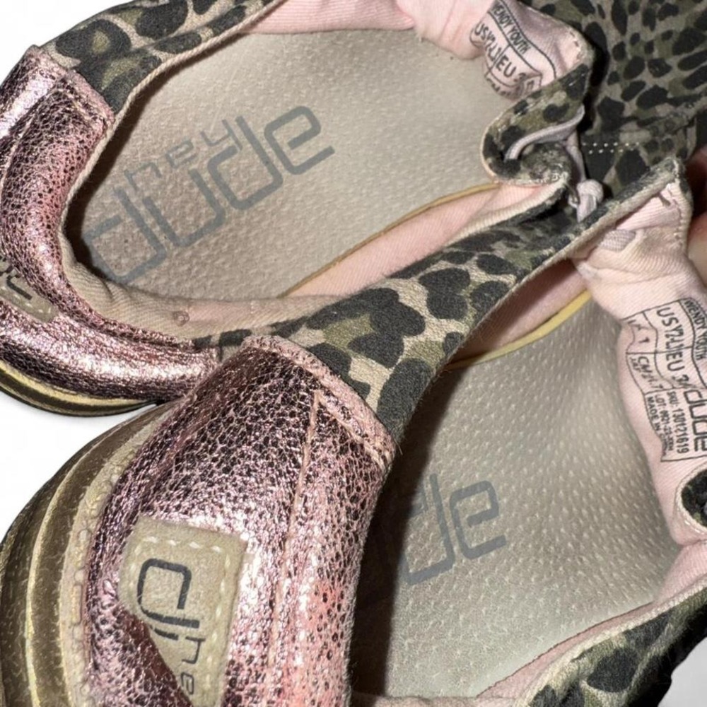 HEY DUDE YOUTH 2-3 LEOPARD W/GOLD PINK TRIM SLIP‎ ON SHOE - Picture 4 of 7